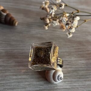 Bague "Bulle de Sable" Carré - Bijou artisanal en verre et sable naturel