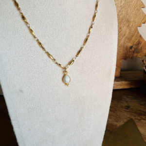 Collier HOWLITE doré - Pierre naturelle & énergétique